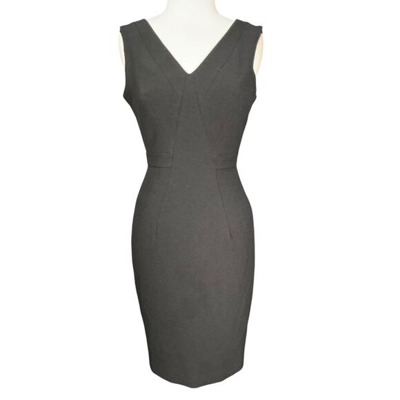 Saks Fifth Avenue Black V-Neck Sheath Dress Knee Length LBD Size Cocktail  Dress